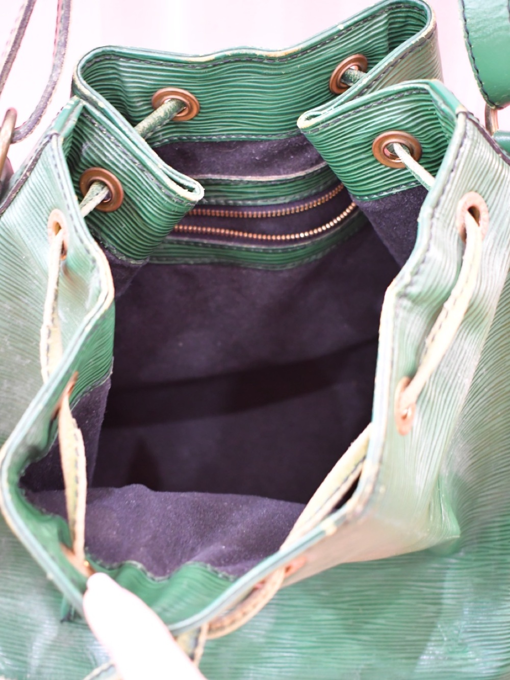 Louis Vuitton Green Epi Leather Drawstring Bucket Shoulder Bag - Picture 10 of 11